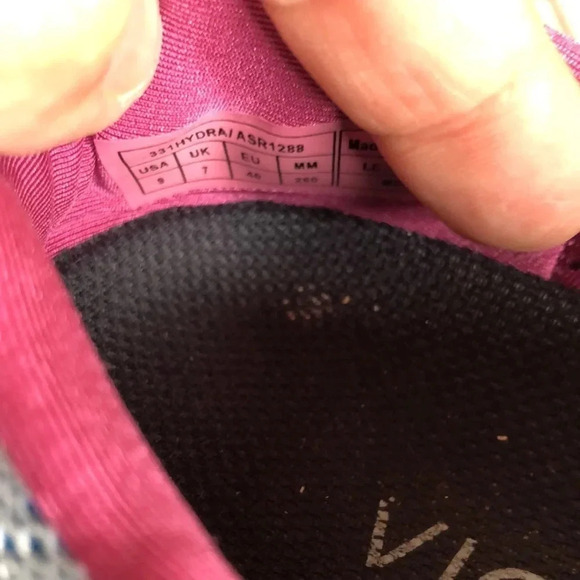 VIONIC Mesh Sneakers - Picture 6 of 8